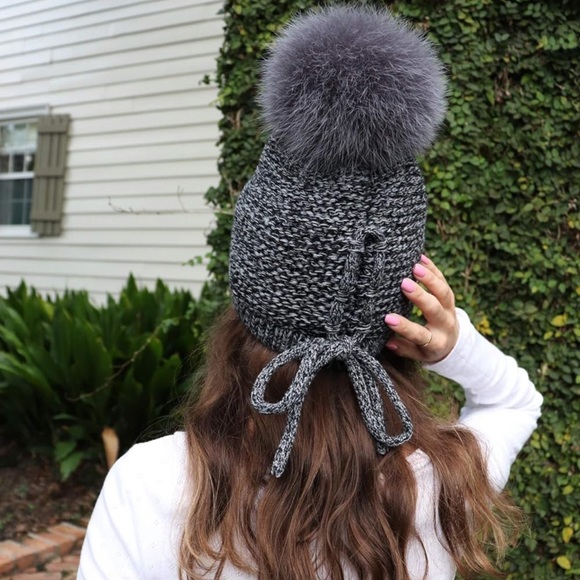 Kyi Kyi Canada Icon Beanie Faux Fur Pom Fleece Lined Charcoal Gray - Picture 2 of 5